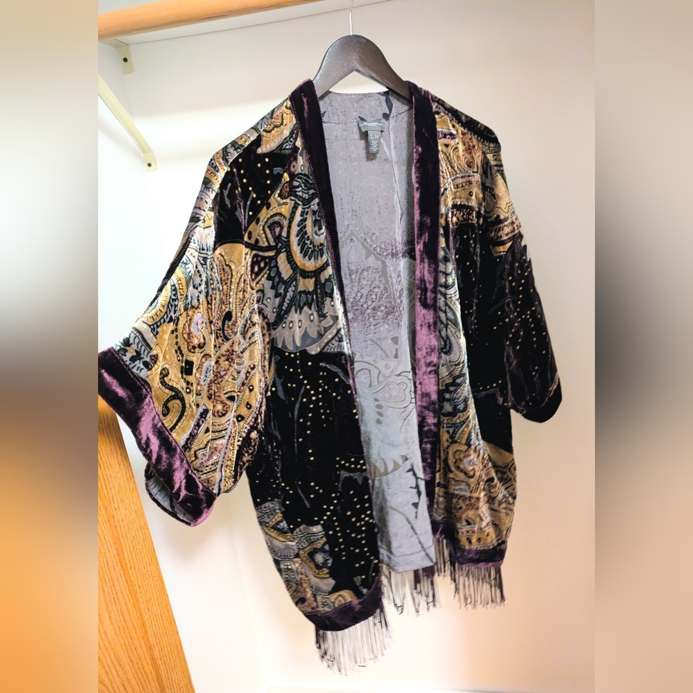 Elegant Paisley Velvet Kimono Jacket